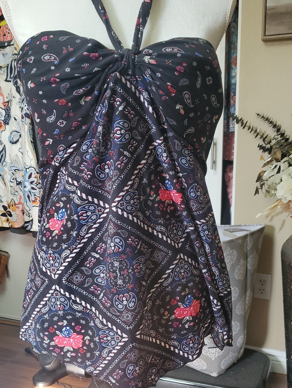 No Boundaries Black and Pink Floral Top Tag Detail